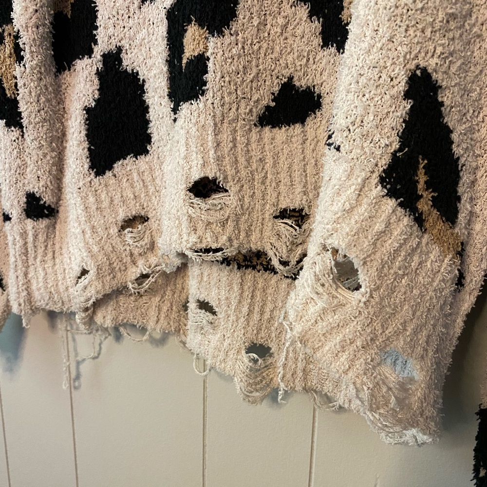 NWT Altar’d State oversized distressed leopard print sweater. Size medium - Picture 2 of 6